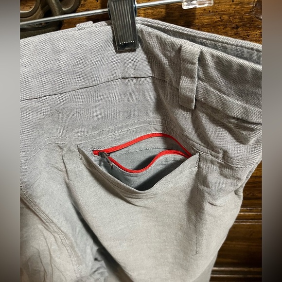 Lululemon Athletica Men's Grey Flat Front Shorts - Picture 5 of 8